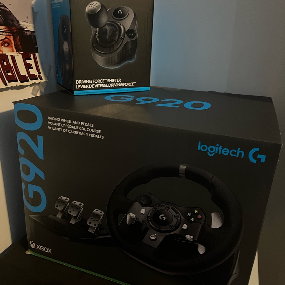 Logitech G920 Xbox Racing Wheel Set with Shifter